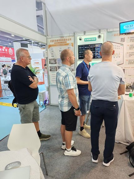 视达盈 B81展位 第十届广州老博会 现场交流